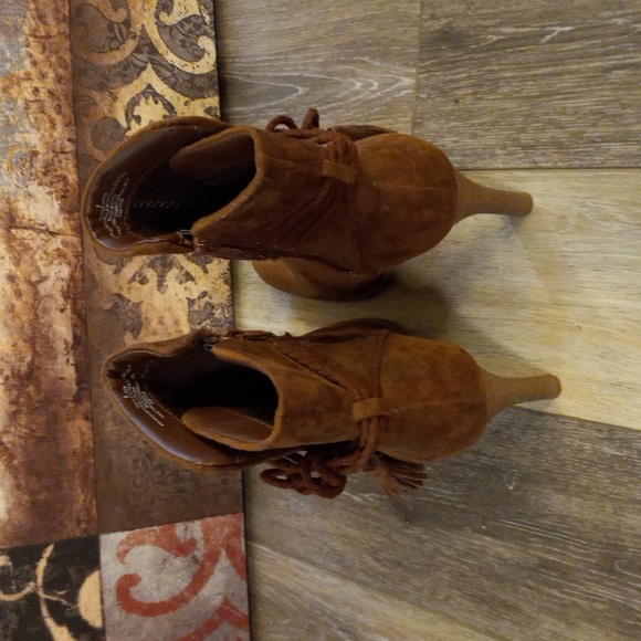 Brown Universal Thread Heeled, ZipUp, Ankle Boots - Picture 2 of 9